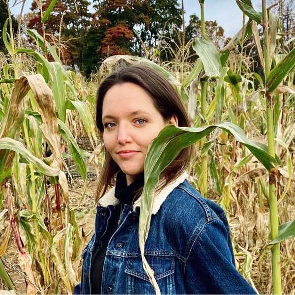 Meet your Posher, Nicole - Picture 1 of 1